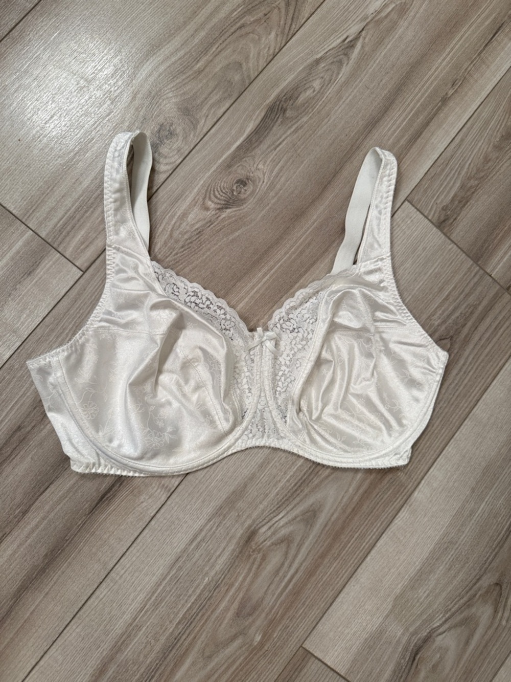 White Lace Underwire Bra - Classic Support - 44DD (44E)